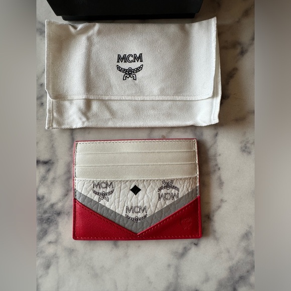 MCM monogrammed Card Holder with BOX And dusty.  Giftable - Picture 4 of 7